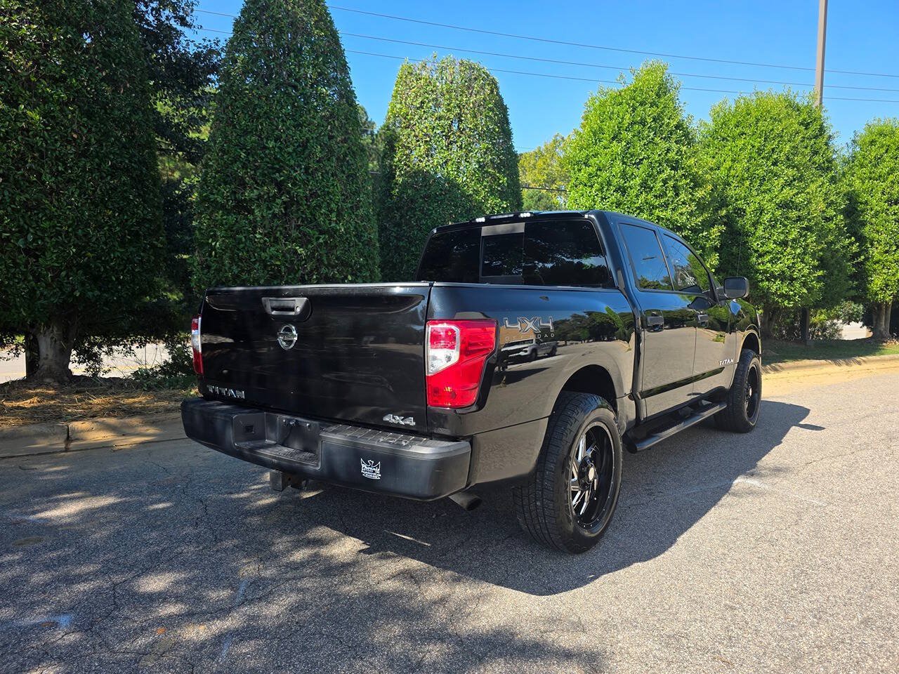 Used 2017 Nissan Titan S AWD/4WD image 7