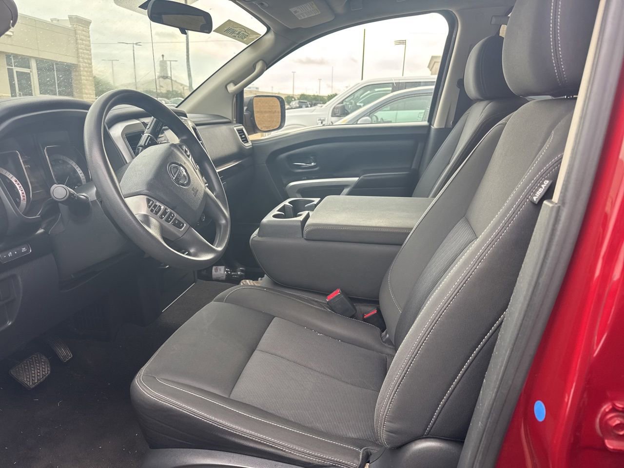 Used 2017 Nissan Titan SV AWD/4WD image 8