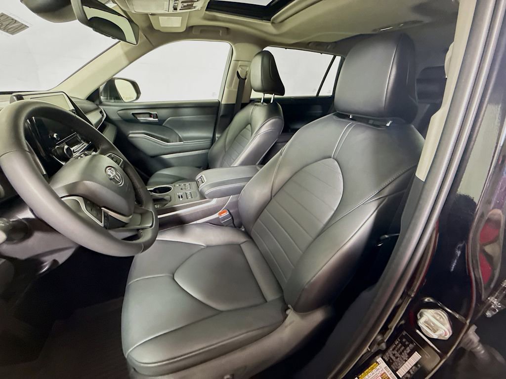 Certified 2024 Toyota Highlander XLE image 20