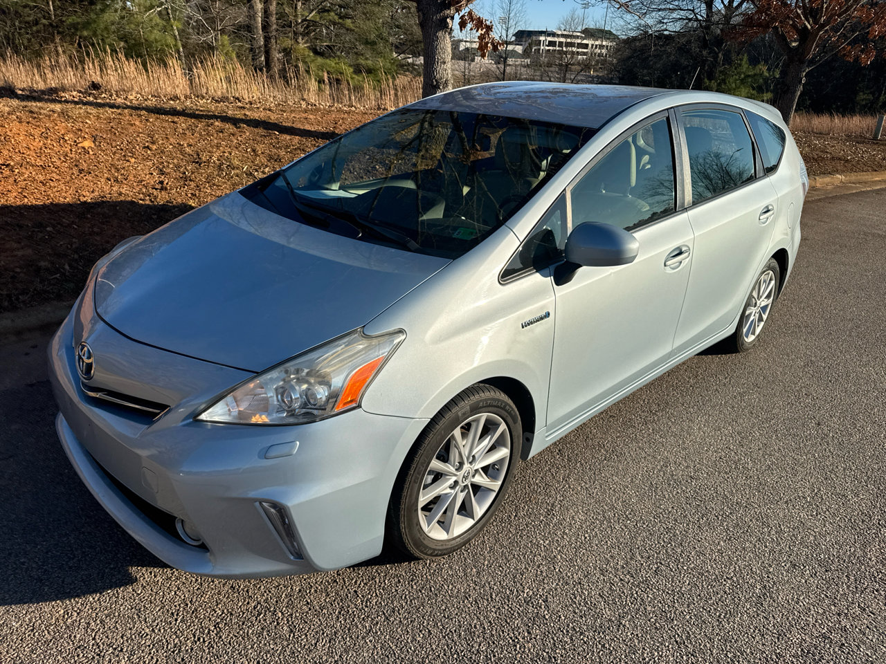 Used 2014 Toyota Prius V Four image 2
