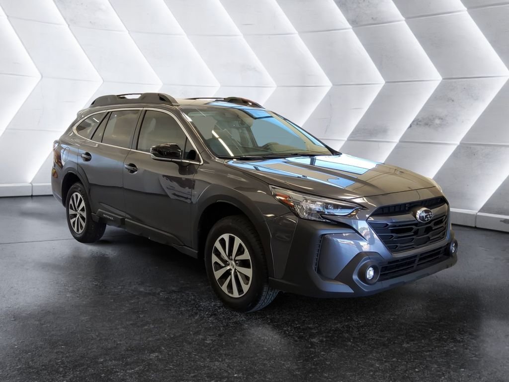 Used 2025 Subaru Outback Premium AWD/4WD image 1