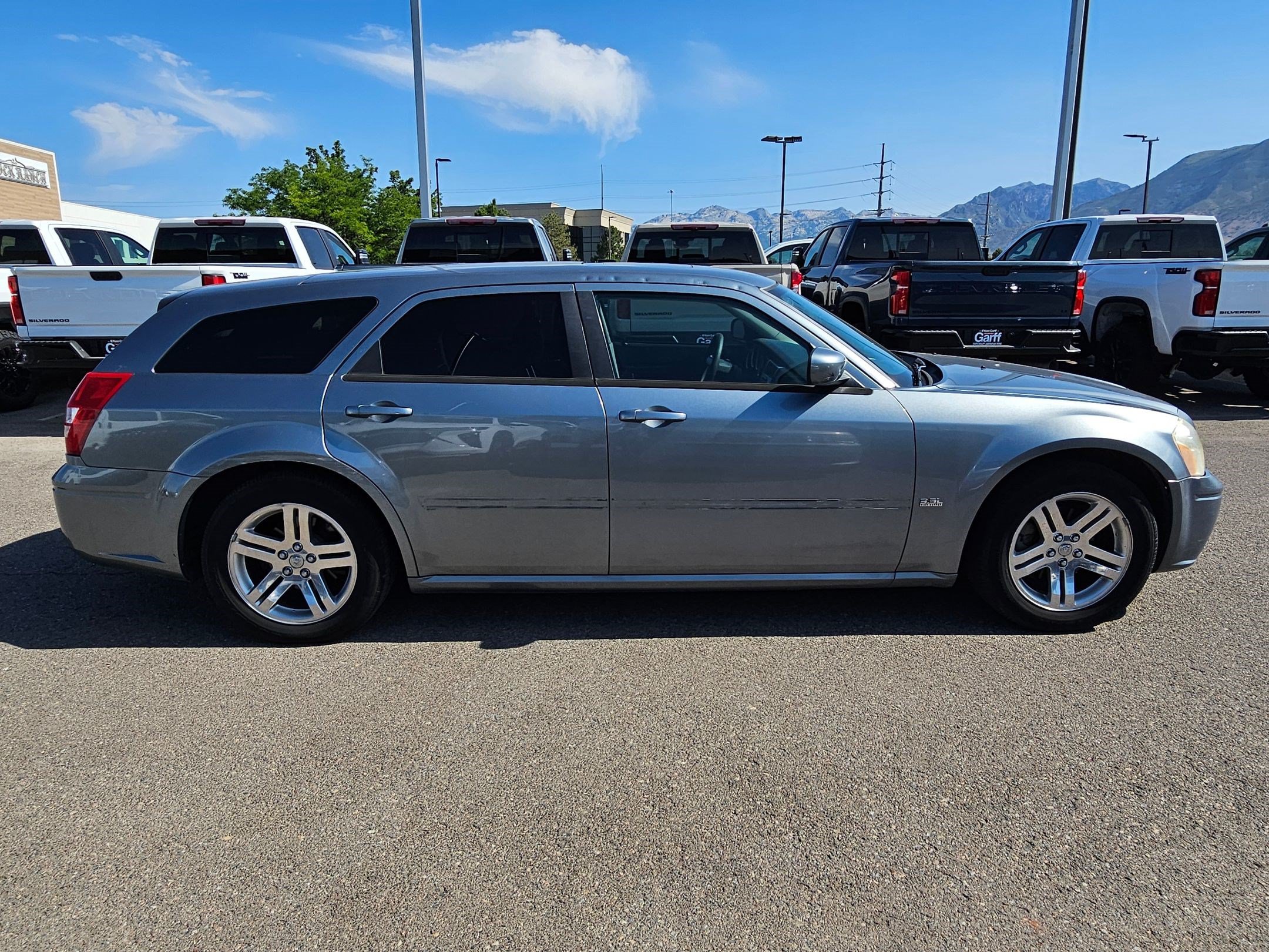 Used 2006 Dodge Magnum SXT RWD image 2
