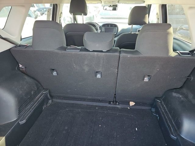 Used 2025 Kia Soul LX w/ LX Technology Package FWD image 17