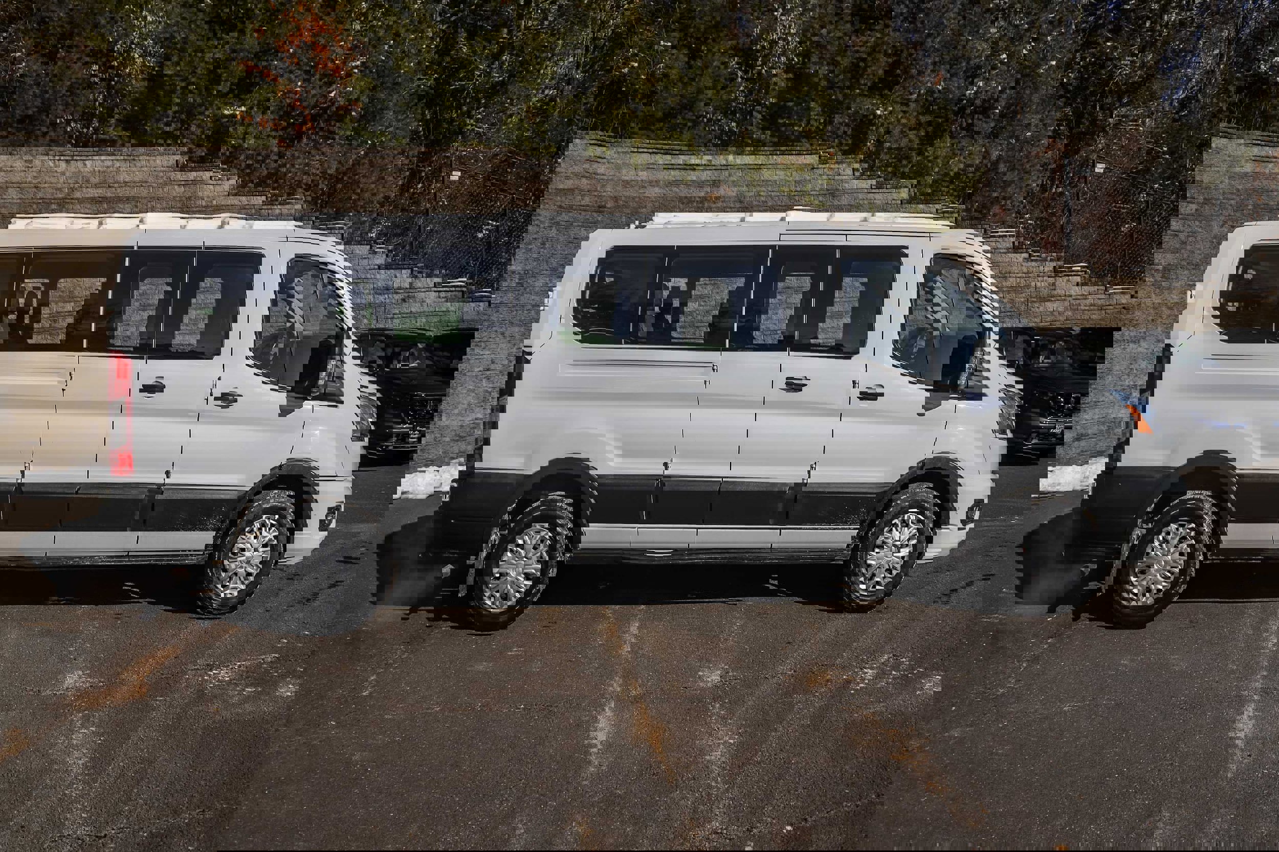 Used 2021 Ford Transit 350 XLT image 4