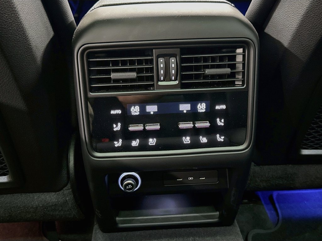 Certified 2025 Porsche Cayenne AWD/4WD image 26