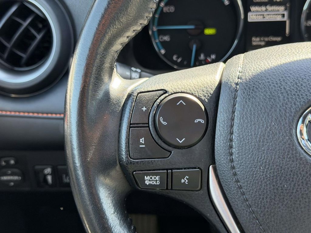 Used 2017 Toyota RAV4 SE image 9