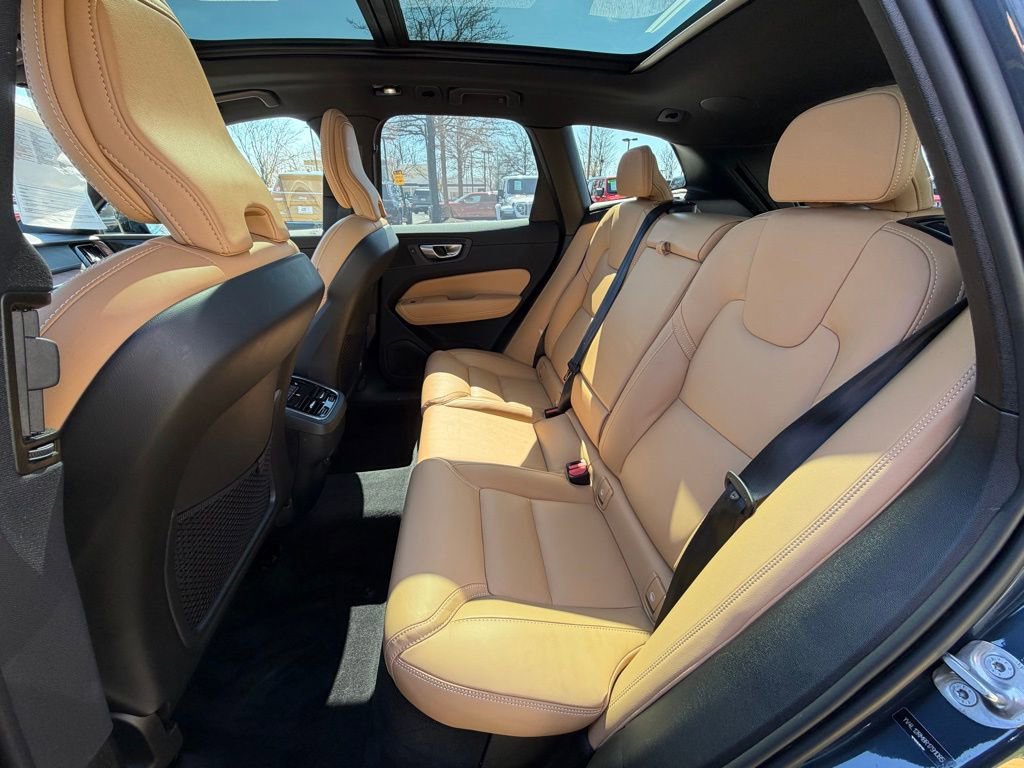 Used 2024 Volvo XC60 B5 Ultimate w/ Protection Package Premier image 17