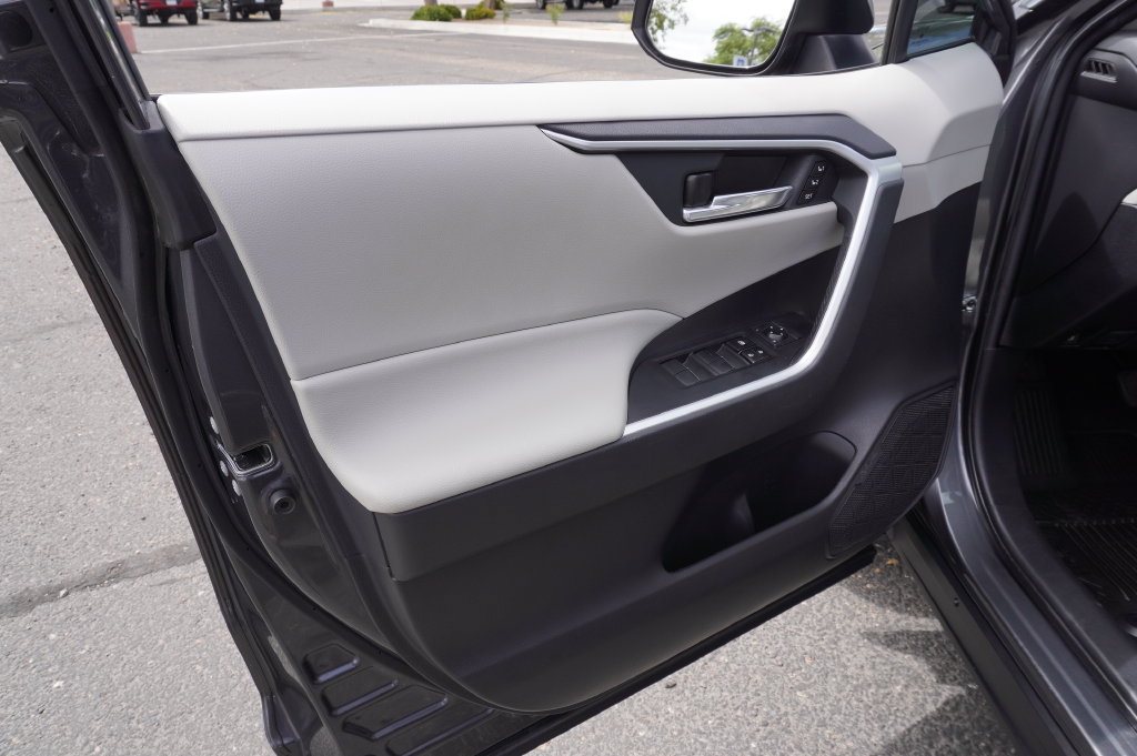Used 2021 Toyota RAV4 XLE Premium AWD/4WD image 16