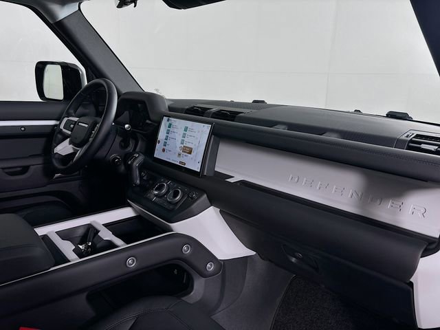 Used 2025 Land Rover Defender 130 S image 32