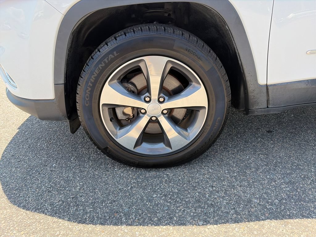 Used 2019 Jeep Cherokee Limited AWD/4WD image 18