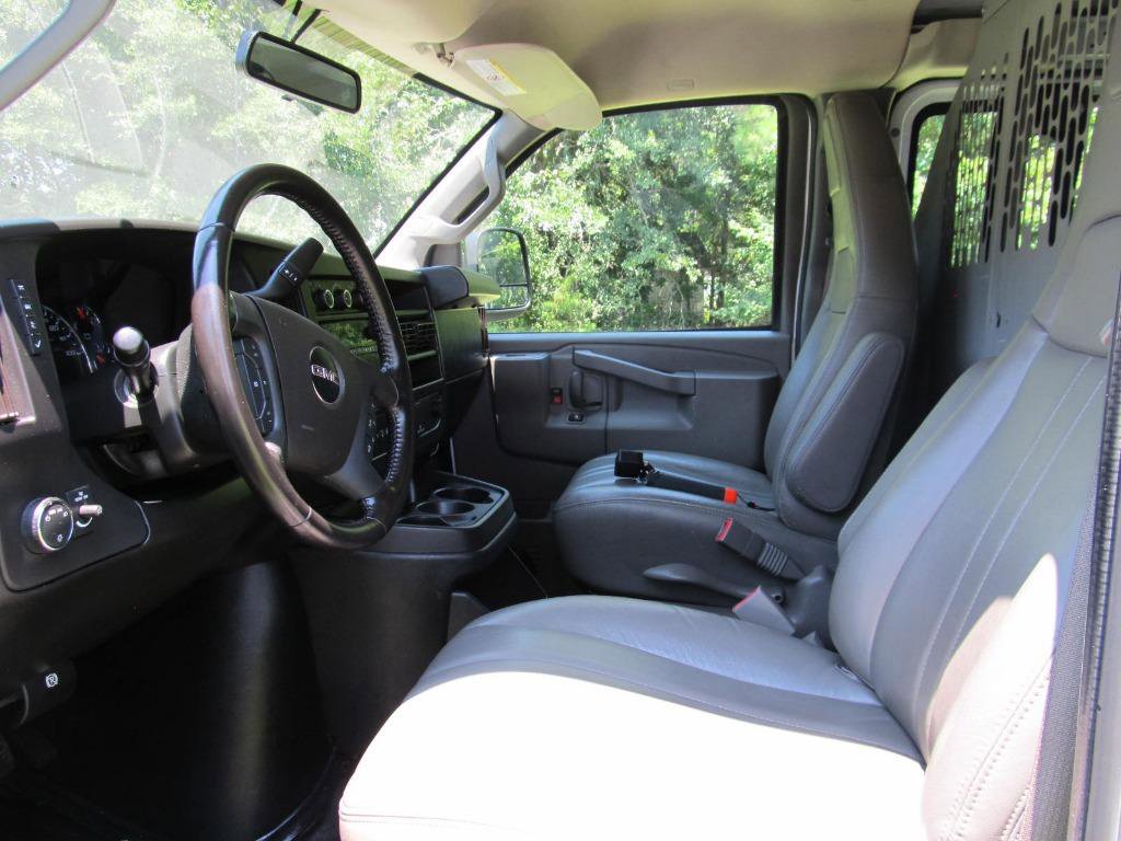 Used 2022 GMC Savana 3500 Extended w/ Driver Convenience Package image 16