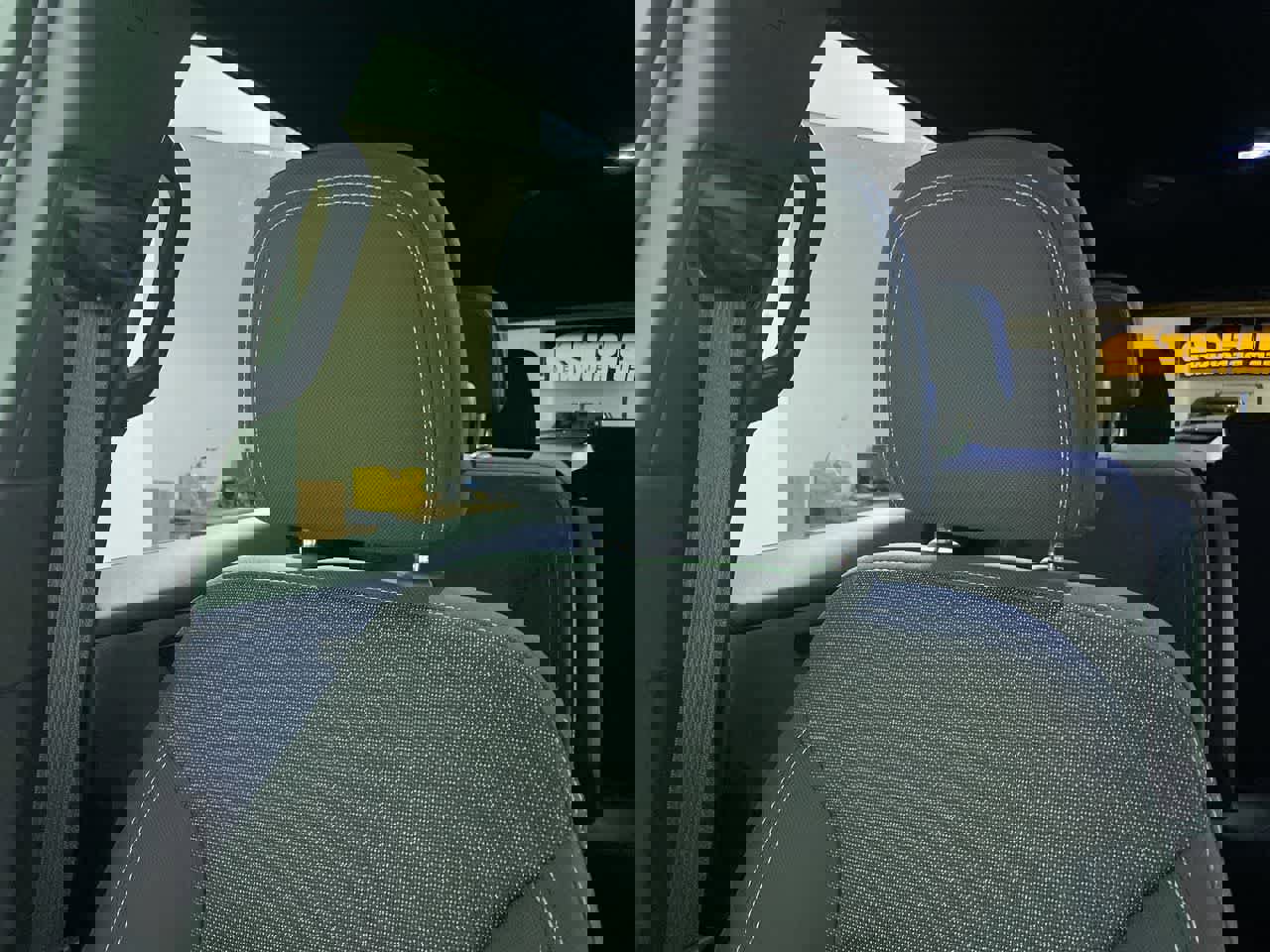 Used 2025 Chevrolet Traverse LT image 27