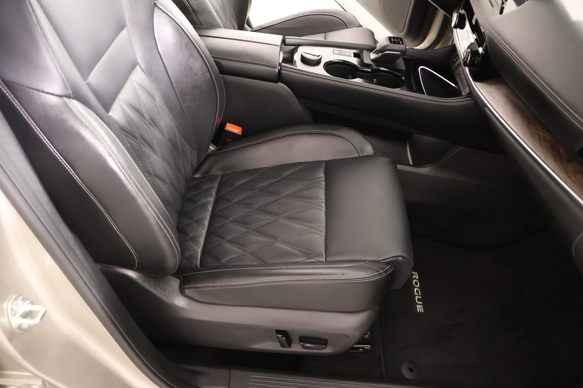 Used 2026 Nissan Rogue Platinum w/ Platinum Premium Package AWD/4WD image 14