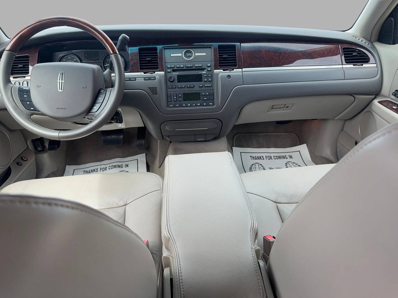 Used 2008 Lincoln Town Car Signature Limited RWD image 24