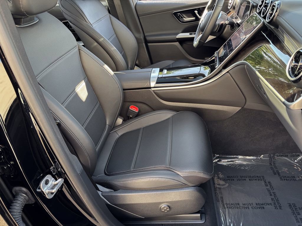 Used 2024 Mercedes-Benz GLC 300 4MATIC image 30