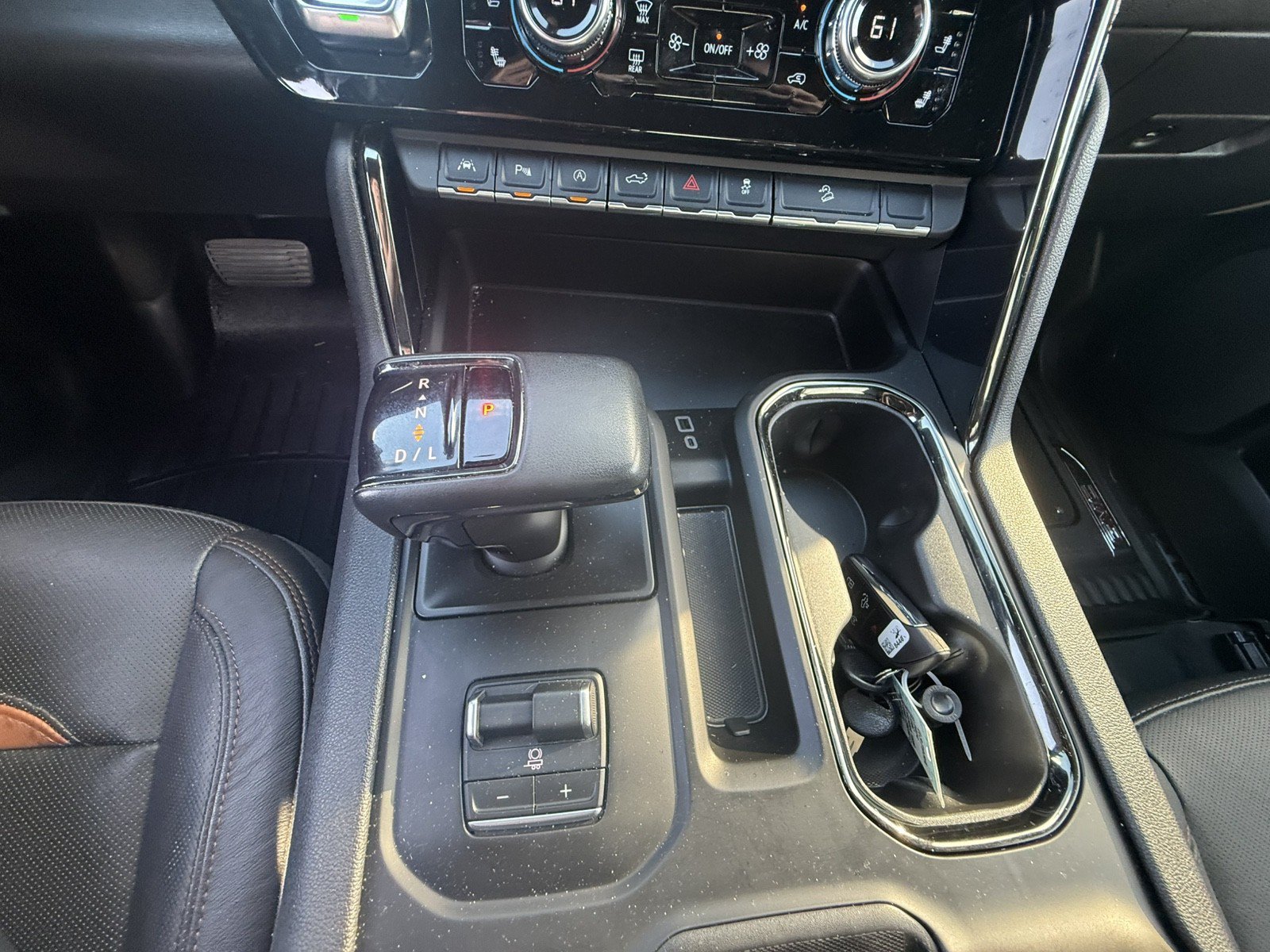 Used 2024 GMC Sierra 1500 AT4 w/ Technology Package AWD/4WD image 16