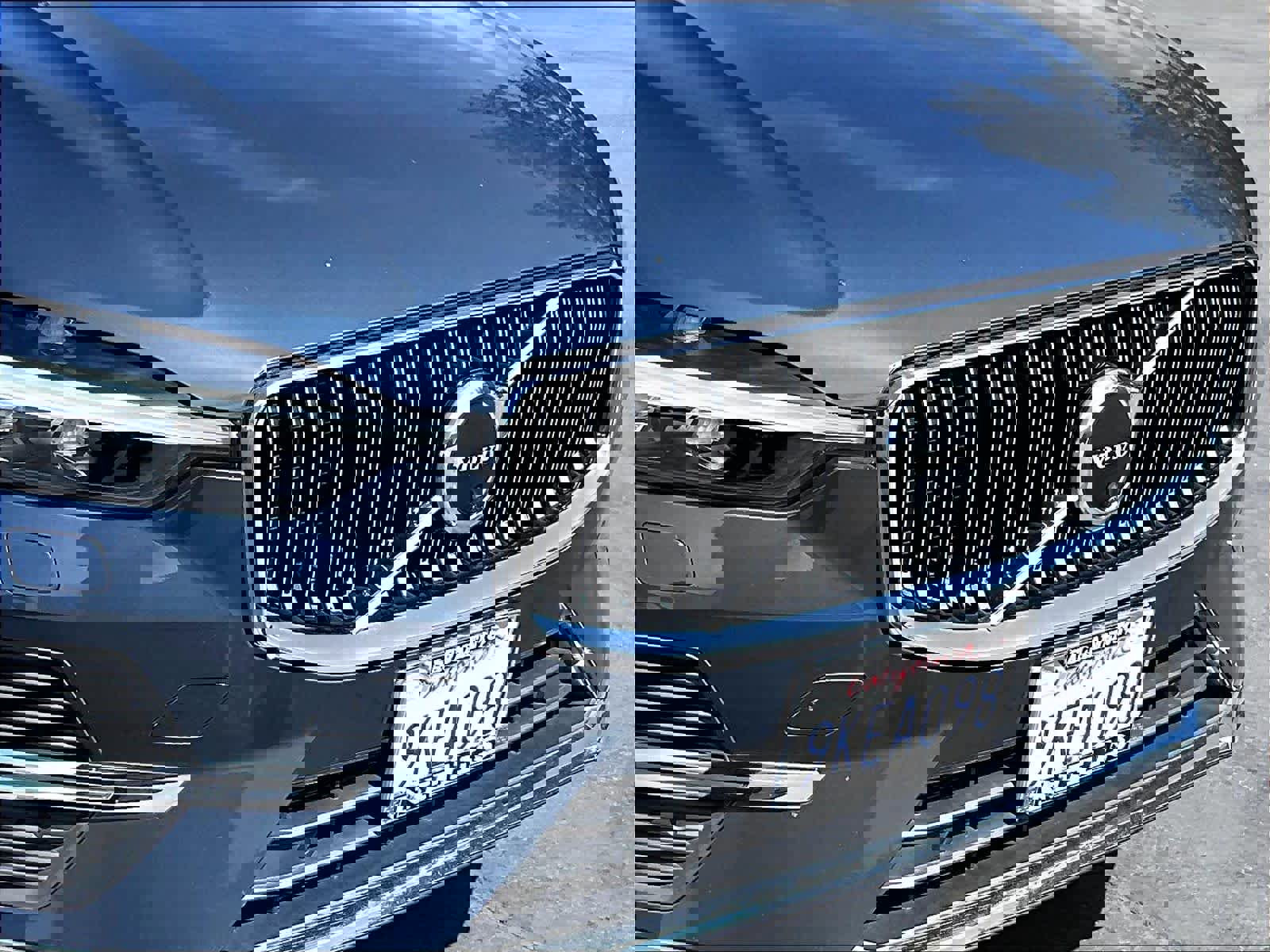 Used 2023 Volvo XC60 B5 Ultimate w/ Protection Package Premier image 33