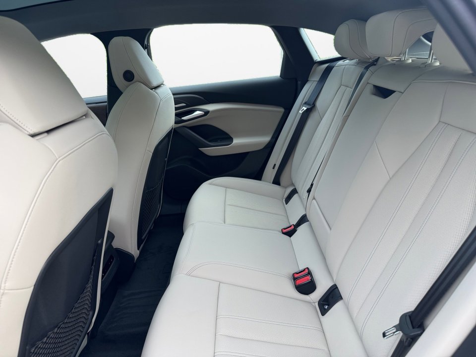 New 2025 Audi A6 e-tron Premium Plus image 13