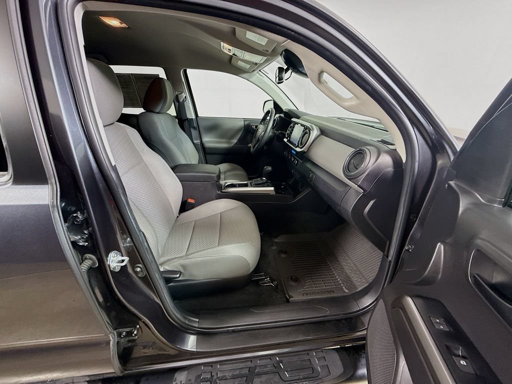Certified 2023 Toyota Tacoma SR5 AWD/4WD image 24