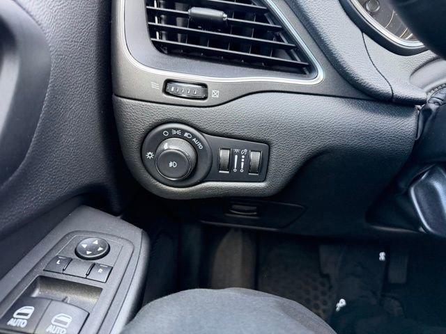 Used 2022 Jeep Cherokee Trailhawk AWD/4WD image 17
