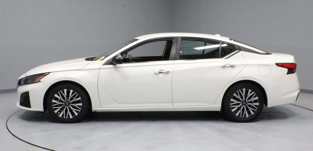 Certified 2024 Nissan Altima 2.5 SV FWD image 8