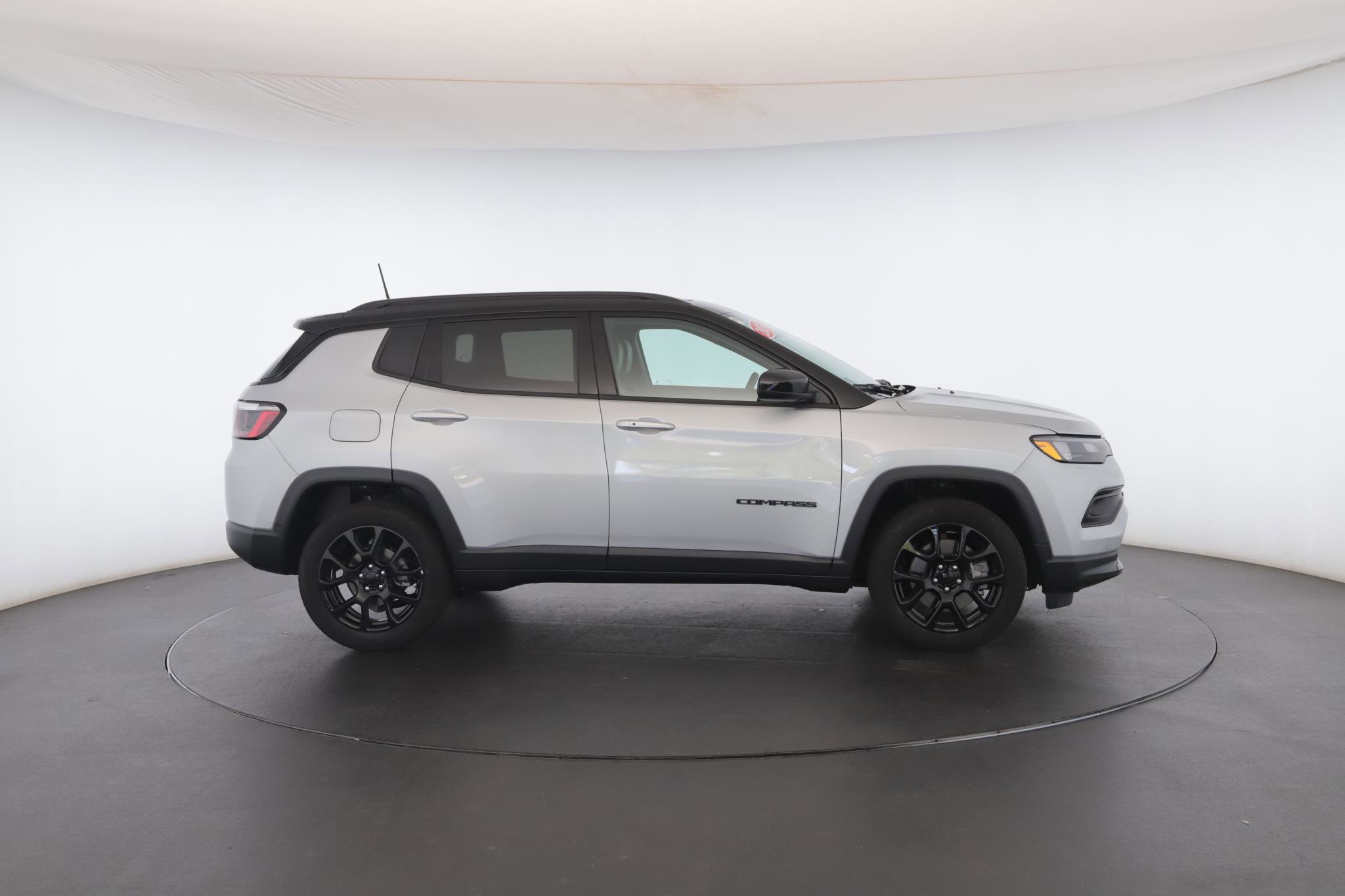 Used 2024 Jeep Compass Latitude w/ Sun and Sound Group AWD/4WD image 33
