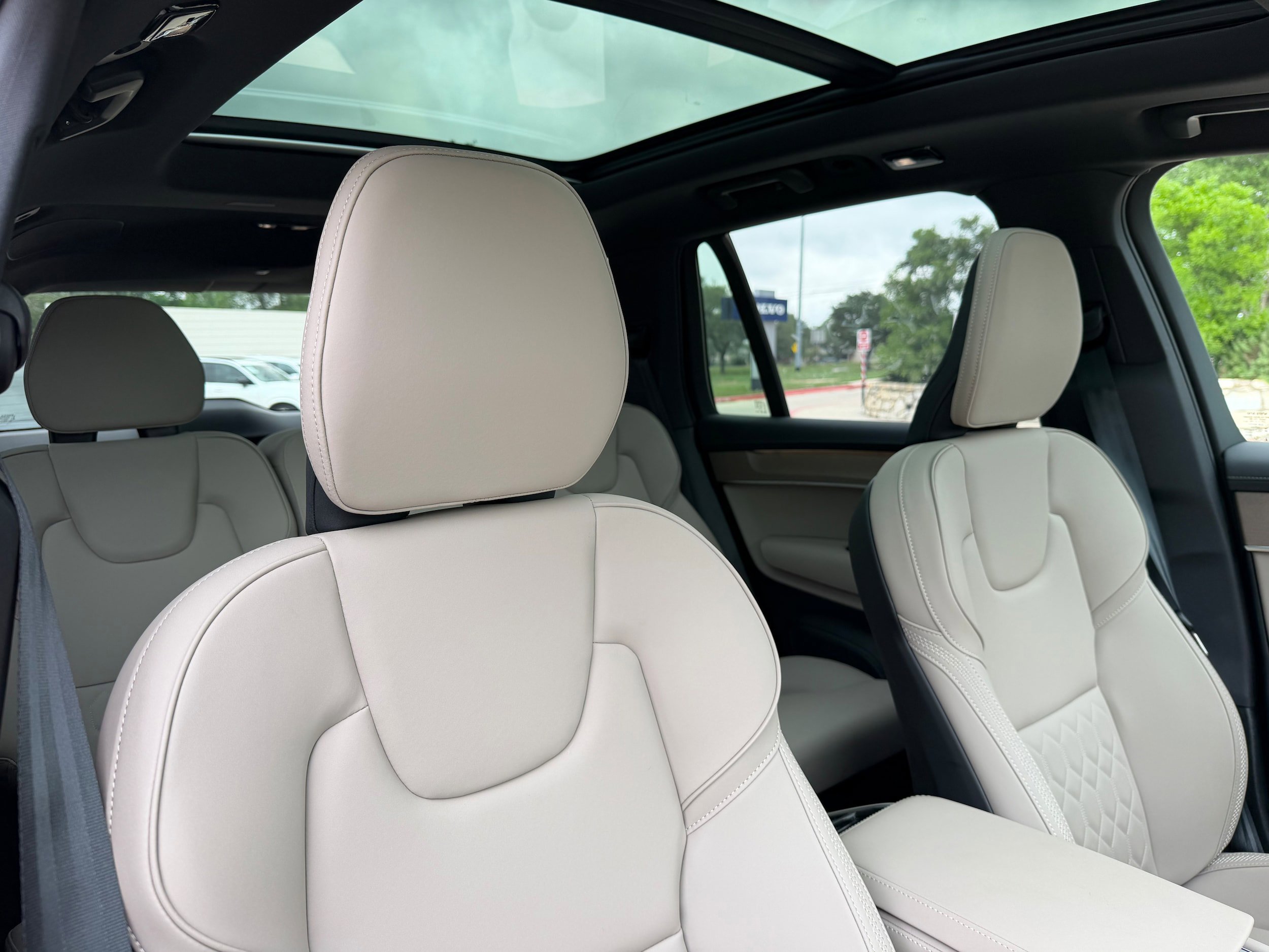 Used 2026 Volvo XC90 B6 Plus w/ Protection Package Premier AWD/4WD image 9