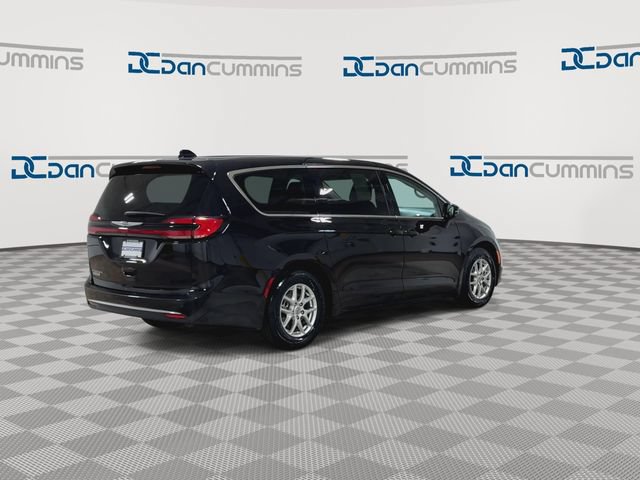 Used 2024 Chrysler Pacifica Touring-L FWD image 8
