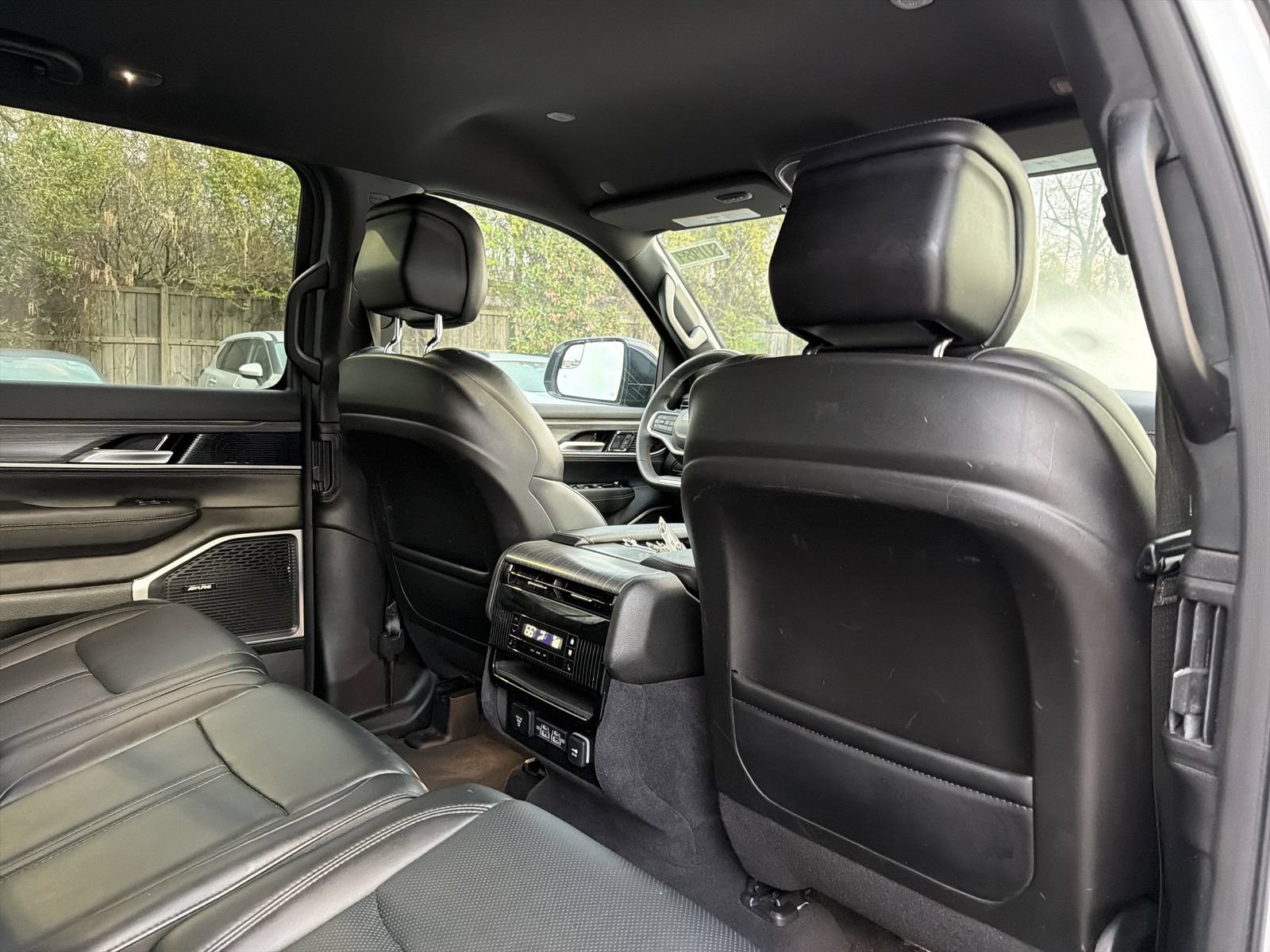 Used 2024 Jeep Wagoneer Series II w/ Flexible Seating Group RWD image 19