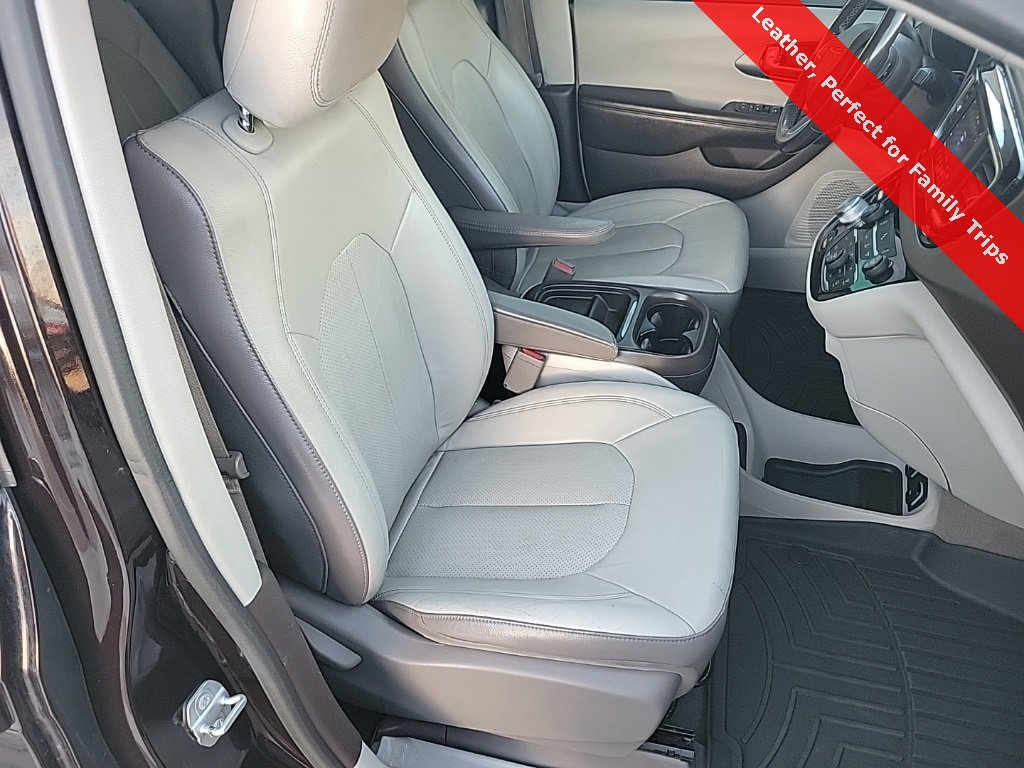 Used 2019 Chrysler Pacifica Touring-L image 46