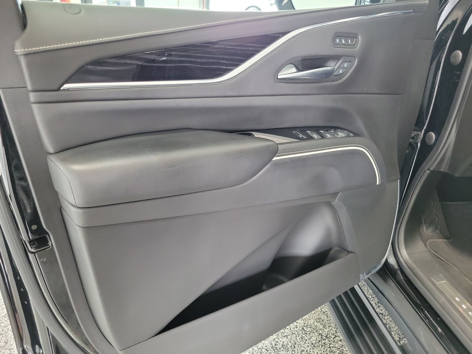 Used 2023 Cadillac Escalade V AWD/4WD image 7