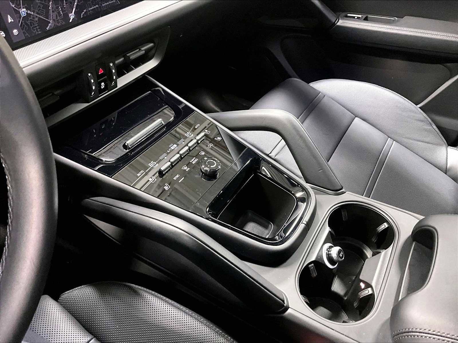 Used 2025 Porsche Cayenne Coupe image 20