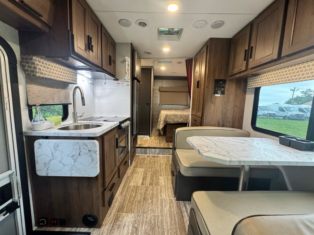 Used 2019 Chevrolet Express 4500 w/ RV Package RWD image 50