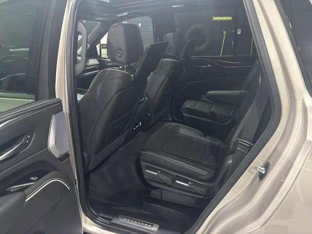 Used 2024 Cadillac Escalade Premium Luxury Platinum image 31