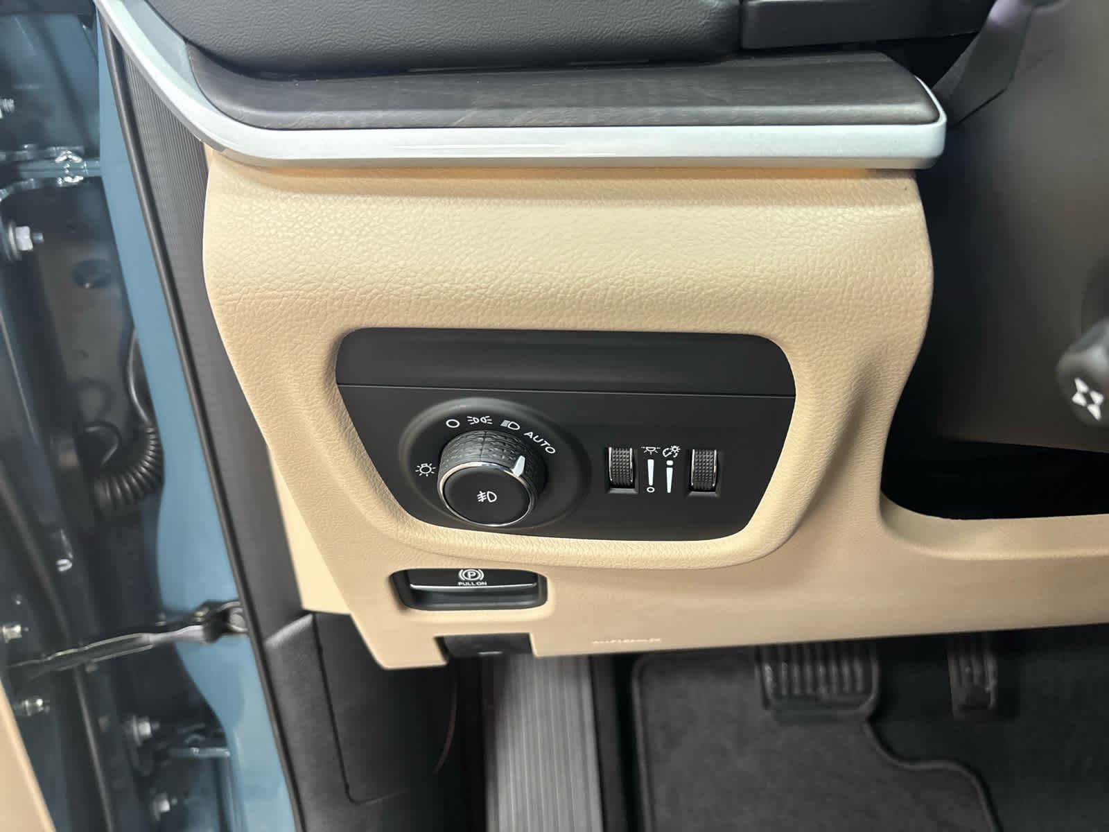 New 2026 Jeep Grand Cherokee L Limited w/ Luxury Tech Group II image 19