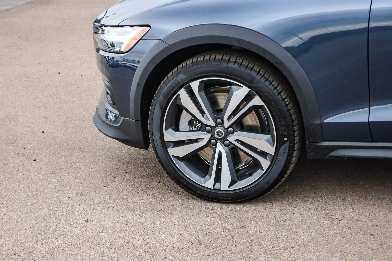 New 2026 Volvo V60 B5 Cross Country Plus w/ Climate Package image 9