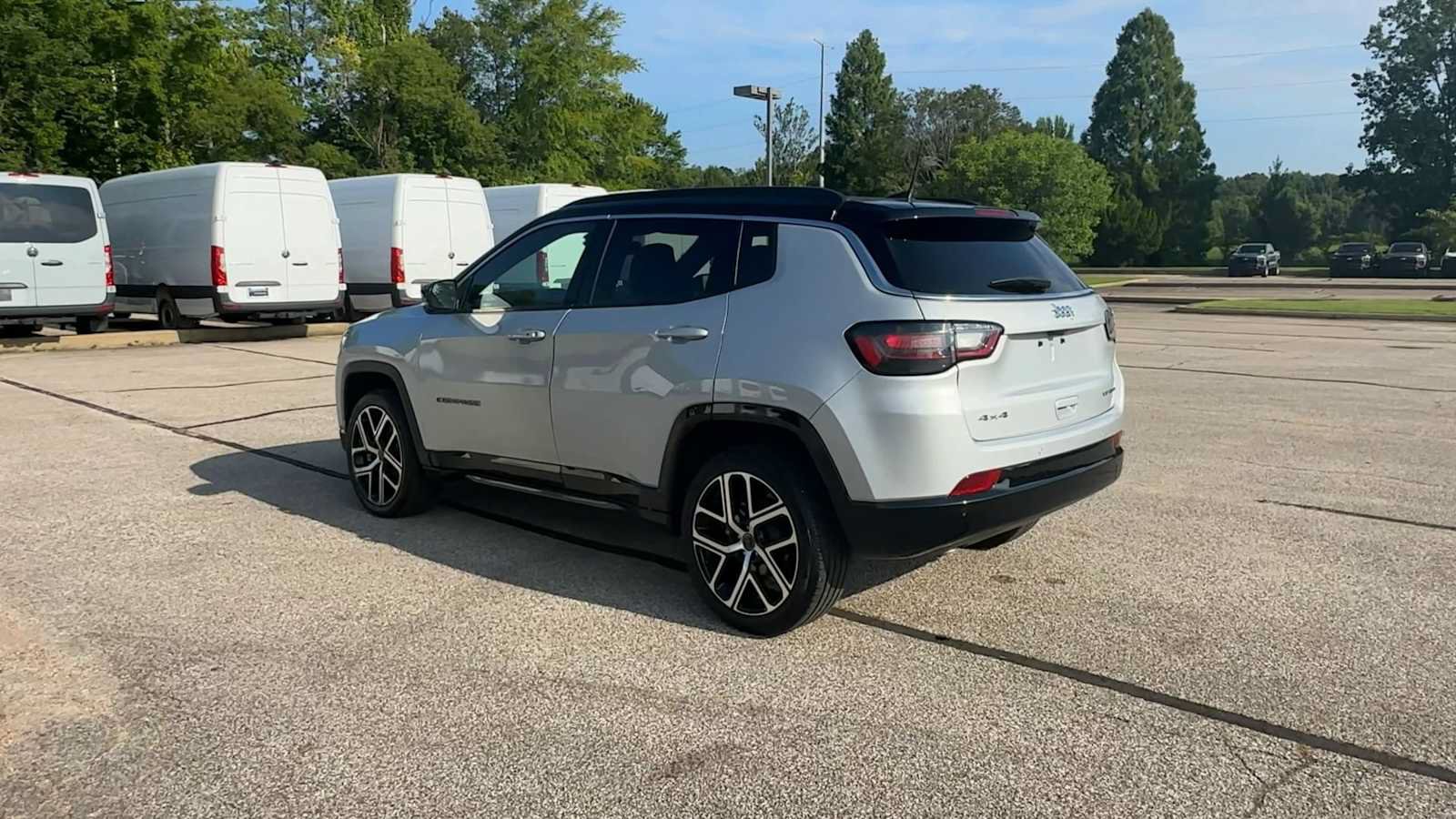 Used 2025 Jeep Compass Limited w/ Elite Group AWD/4WD image 6