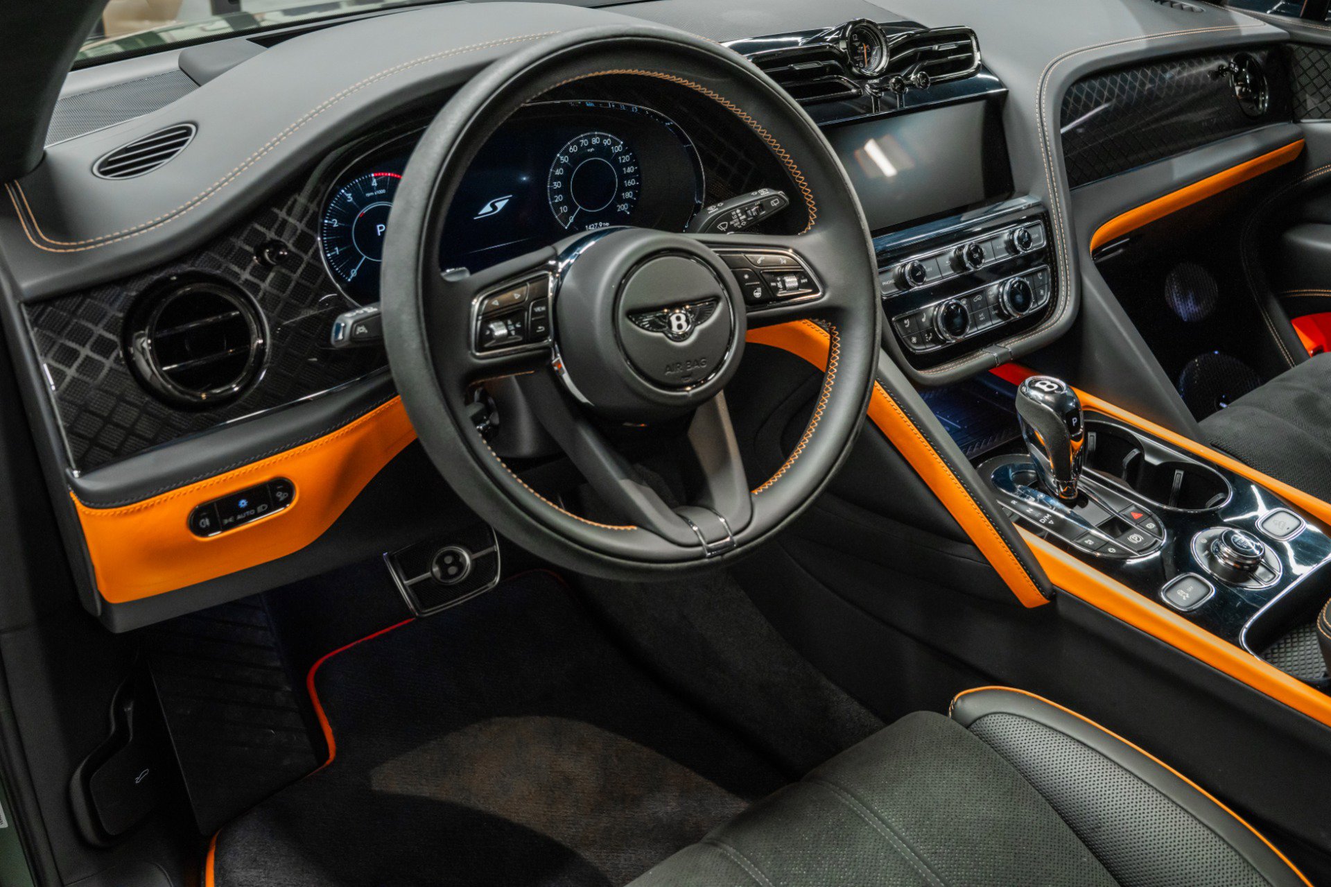 Used 2025 Bentley Bentayga image 12