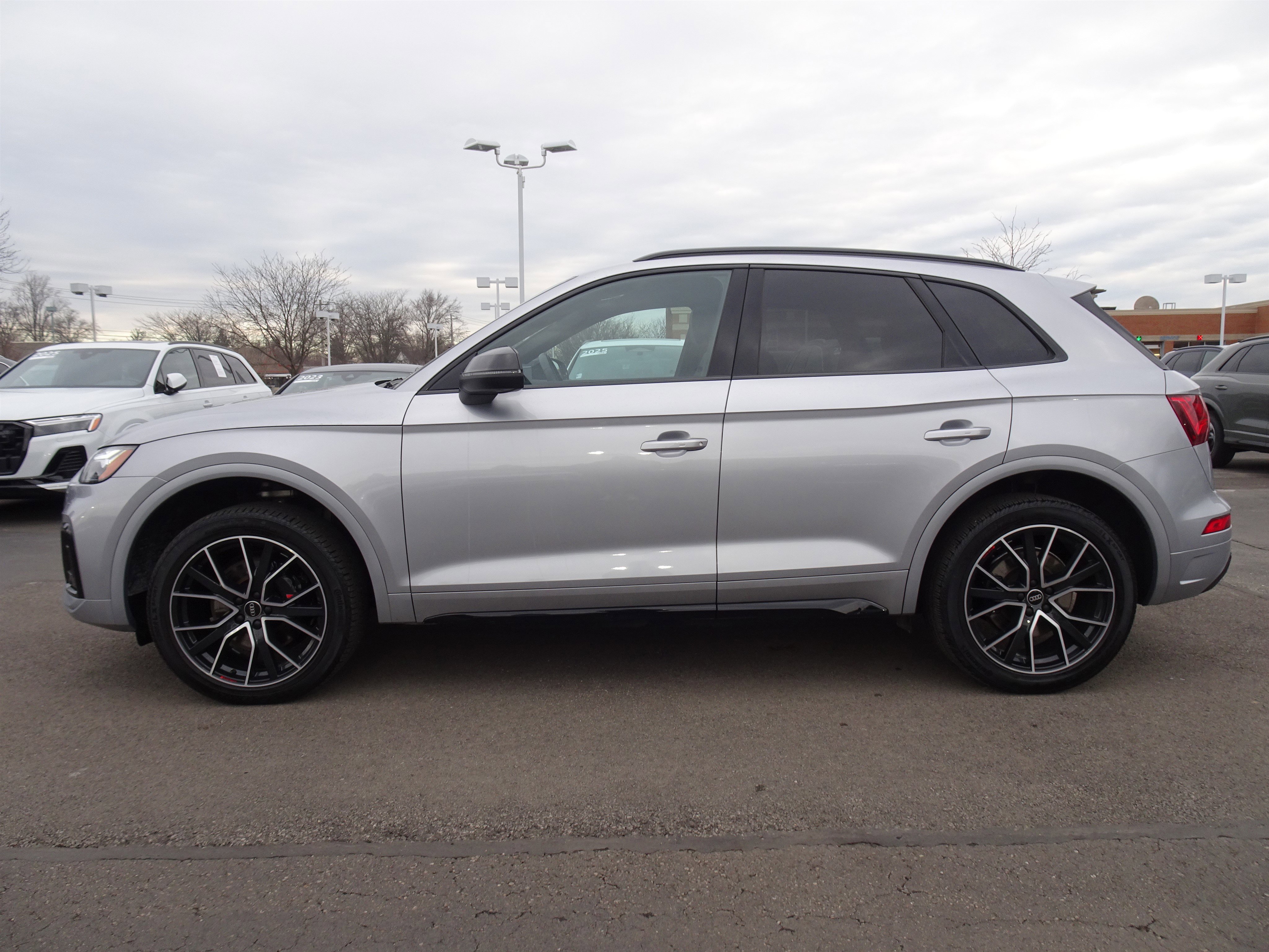 Certified 2023 Audi SQ5 Premium Plus w/ Premium Plus Package AWD/4WD image 2