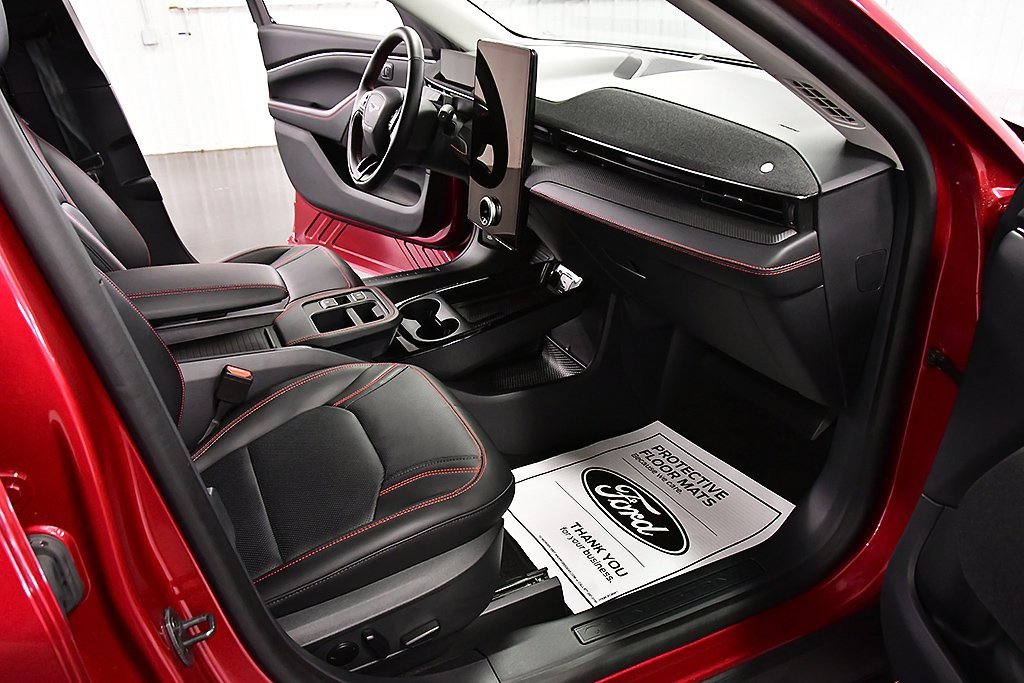 Used 2025 Ford Mustang Mach-E Premium w/ Sport Appearance Package image 28