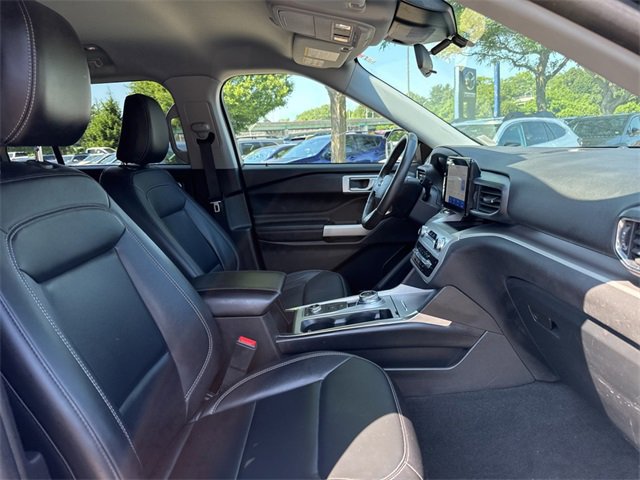 Used 2022 Ford Explorer XLT w/ Equipment Group 202A image 32