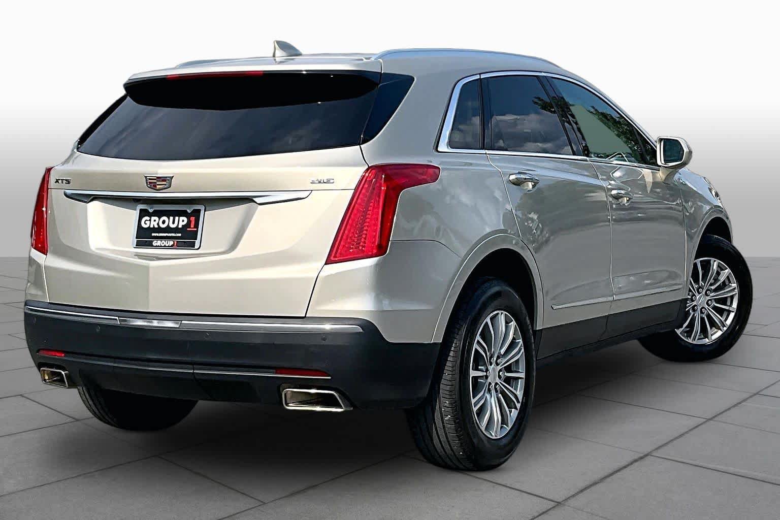 Used 2017 Cadillac XT5 Luxury w/ Driver Awareness Package FWD image 13