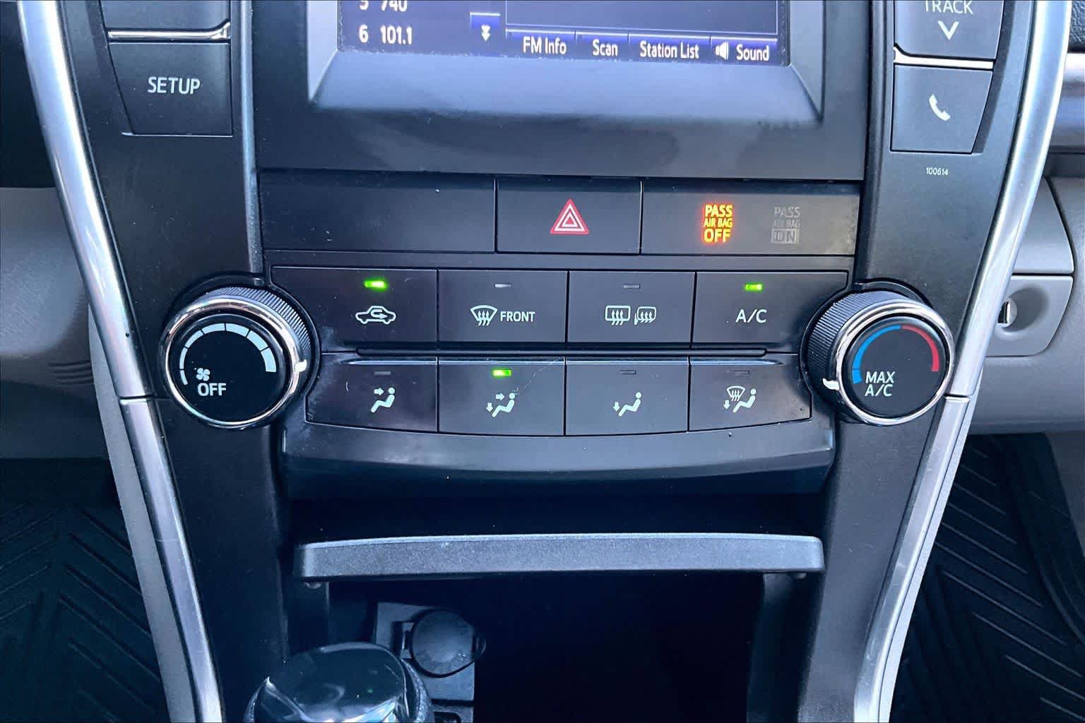 Used 2016 Toyota Camry LE FWD image 32