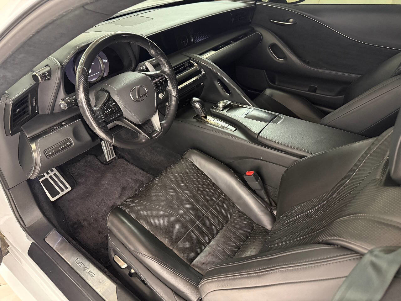 Used 2018 Lexus LC 500 Coupe w/ Touring Package image 40