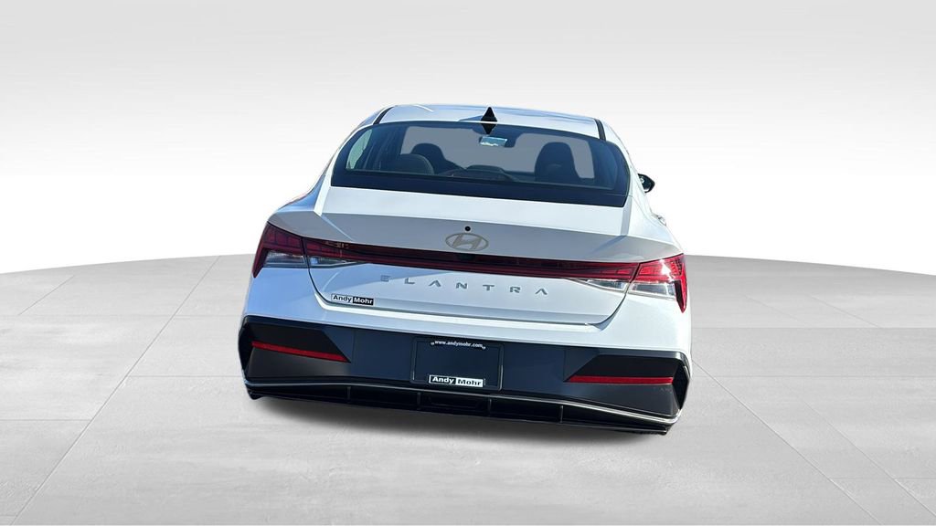 Used 2025 Hyundai Elantra SEL image 6