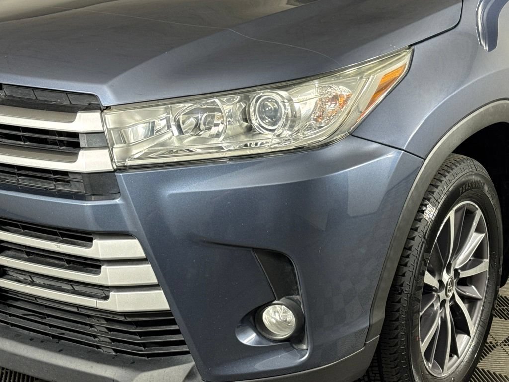 Used 2019 Toyota Highlander XLE AWD/4WD image 2