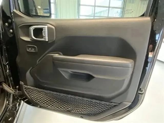 Used 2022 Jeep Wrangler Sport AWD/4WD image 15