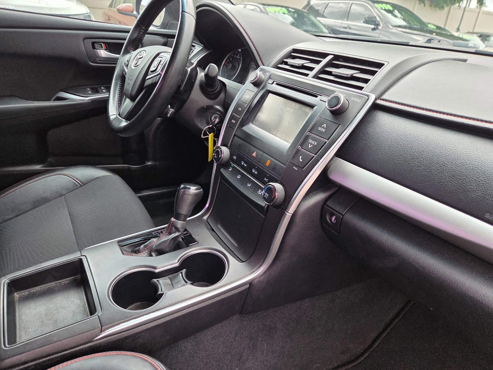 Used 2016 Toyota Camry SE FWD image 16