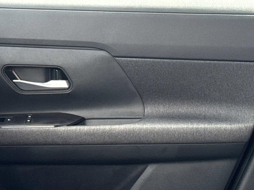 Used 2026 Nissan Kicks SV FWD image 19