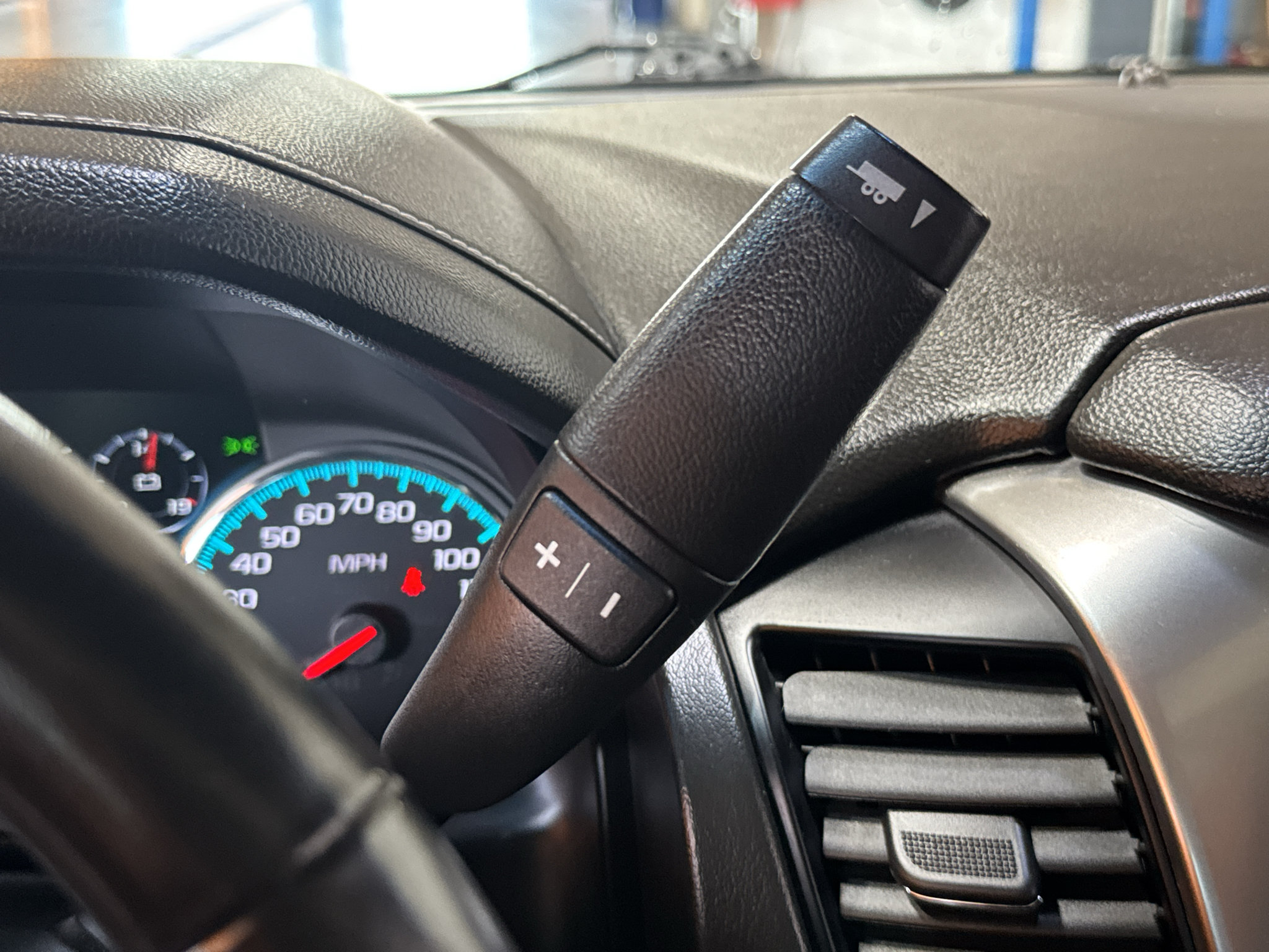 Used 2020 Chevrolet Suburban Premier AWD/4WD image 29
